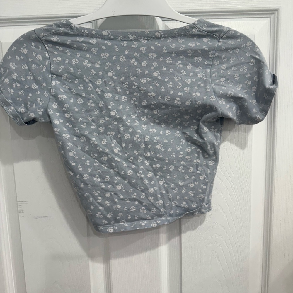 Brandy Melville Women's Blue Crop-top - Picture 2 of 2